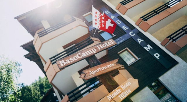 BaseCamp Hotel, Забронировать Отель Церматт курорт Церматт, рядом с Горнолыжный подъемник Маттерхорн Гласье Парадайз