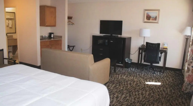 Люкс SureStay Hotel by Best Western North Myrtle Beach