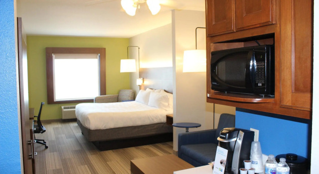 Двухместный люкс Holiday Inn Express Hotel & Suites Mansfield by IHG