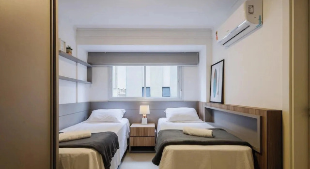 Апартаменты с балконом Sophisticated 3BR Apt 200m From Beach Seo0702