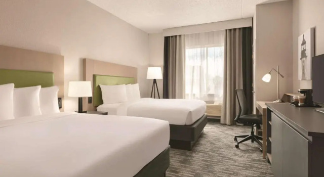 Четырёхместный номер Standard Country Inn & Suites by Radisson, Port Clinton, OH