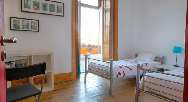 Номер Standard с балконом This Is Lisbon Hostel