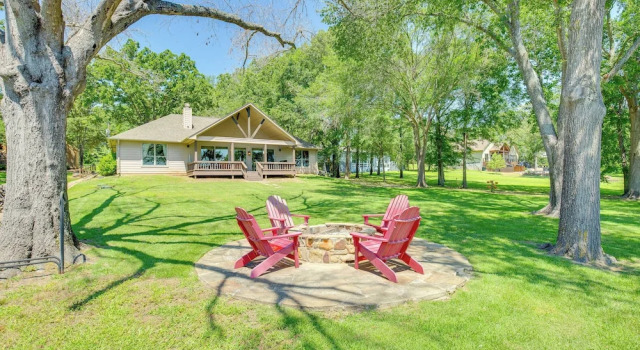 Hytte Views & Private Dock: Lakefront Eustace House!