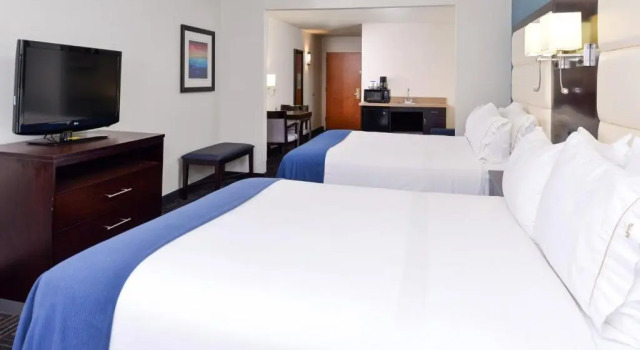 Двухместный люкс La Quinta Inn & Suites by Wyndham Bessemer
