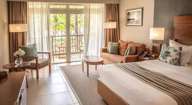 Люкс Beachfront Sands Suites Resort & Spa