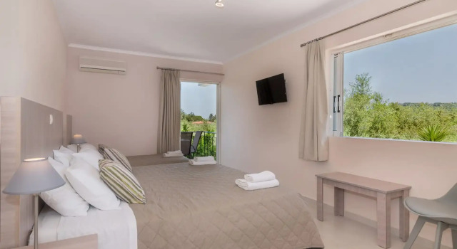 Трёхместный номер Standard Hotel Varres