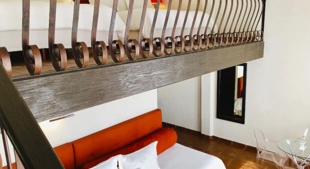 Люкс с балконом Hotel Herencia By Hosting House