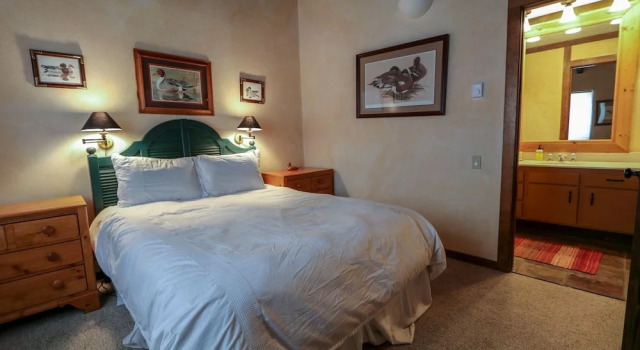 Номер Standard Mammoth West 143 Quiet Condo With Amazing Mountain Views and A Short Walk to Canyon Lodge by RedAwning