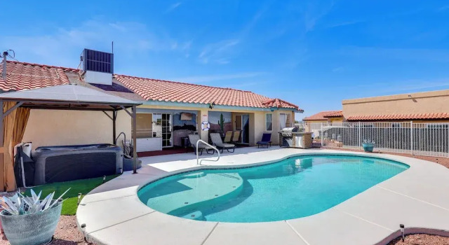 Коттедж Pool & Hot Tub: Pet-friendly Lake Havasu Home!