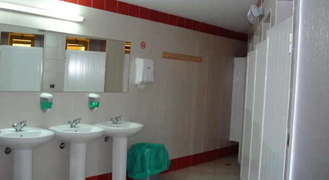 Кровать в общем номере Caparica Sun Centre