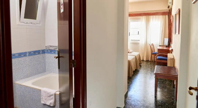 Двухместный номер Standard Hostal Illes Pitiüses