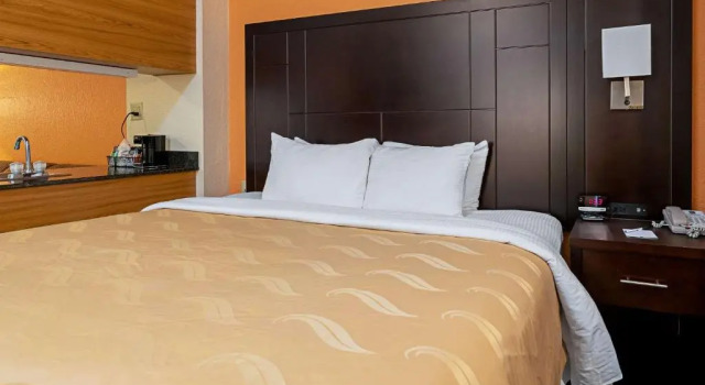 Номер Standard Quality Inn & Suites Robbinsville