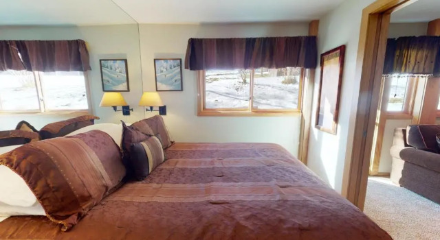 Laurelwood Condominiums Studio Premier Unit 405