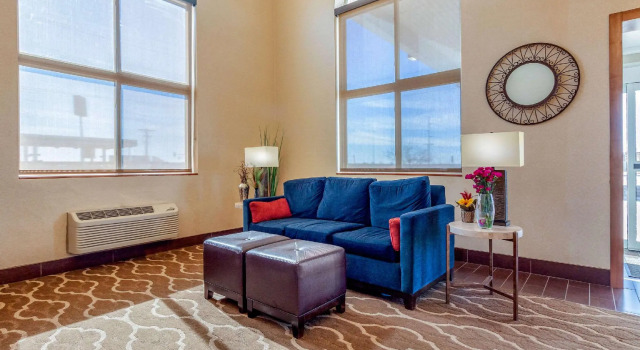 Четырёхместный номер Standard Comfort Inn & Suites Hays I-70