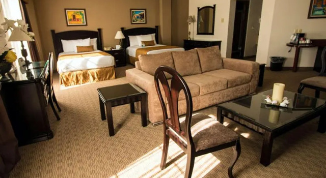 Четырёхместный люкс с балконом Best Western Hotel Posada Del Rio Express