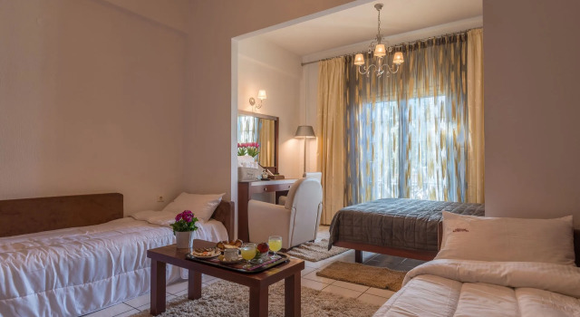 Четырёхместный номер Standard Krikonis Hotel