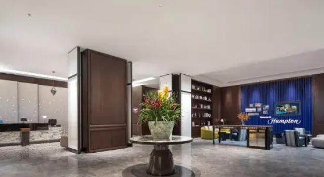 Hampton by Hilton Fuxin, Book Hotel Hoteller i Fuxin med parkering, Parkering