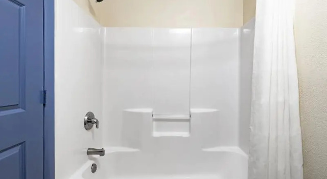 Двухместный номер Standard с балконом Days Inn by Wyndham Waynesville NC