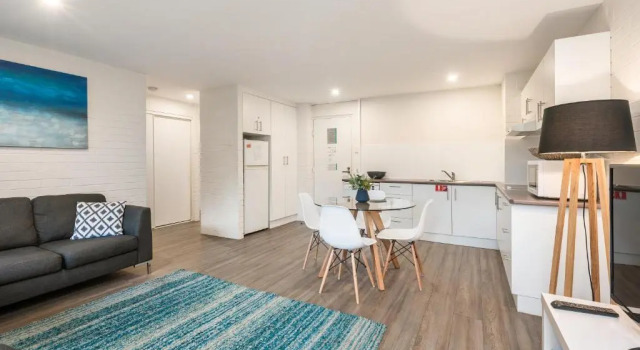 Апартаменты Standard с 2 комнатами Bayview Beachfront Apartments, in town right on the beach