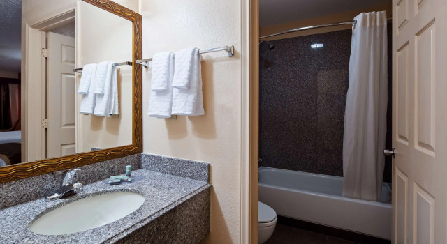 Четырёхместный номер Standard Best Western Executive Inn