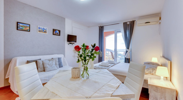 Apartmani Jovetić, Book Hotel Busat 