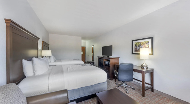 Четырёхместный номер Standard Best Western Plus Fredericksburg