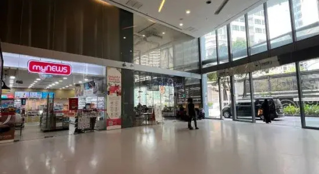 Mercu summer suites klcc luxury couple 1 bed room apartment with wifi netflix by Top R