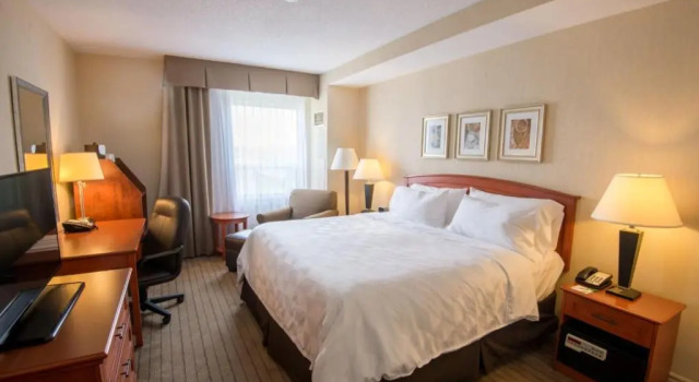 Номер Standard Holiday Inn & Suites Ottawa Kanata by IHG