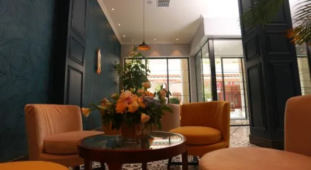 Yujing Saussurea French Style Hotel