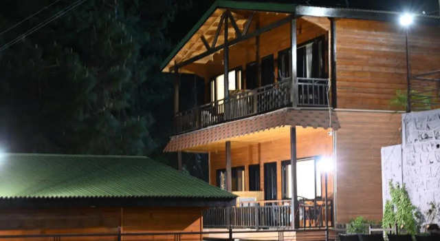 Justa Cliffend Resort & Spa, Mashobra