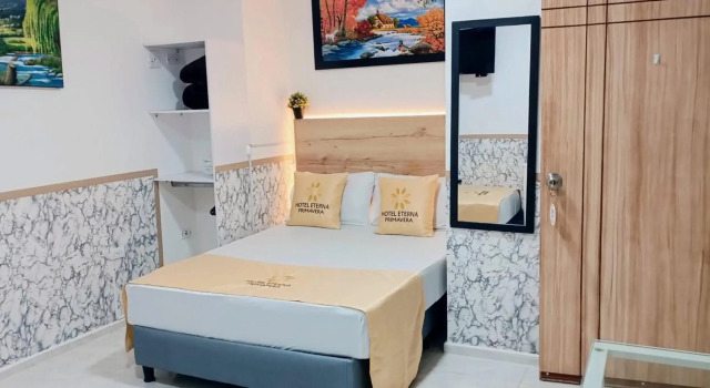 Hotel Eterna Primavera, Book Hotel La Candelaria Guayaquil