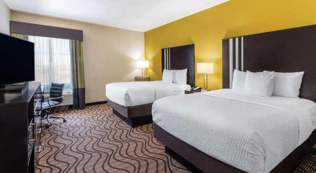 Четырёхместный номер Standard La Quinta by Wyndham Artesia