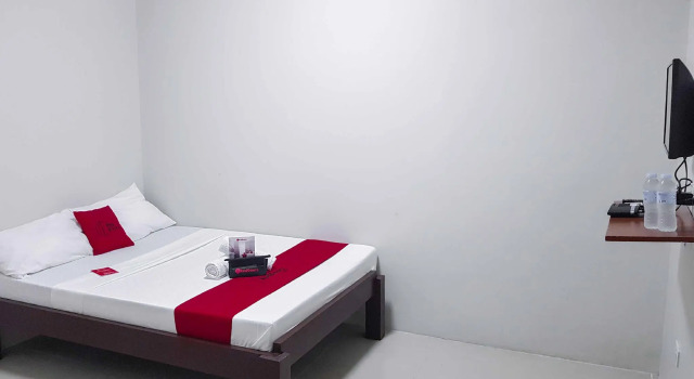 Номер Standard RedDoorz @ VP Inting Street