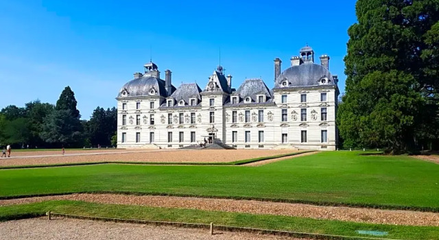 BELEM, Rezerwuj Hotel Pruniers-en-Sologne Centre