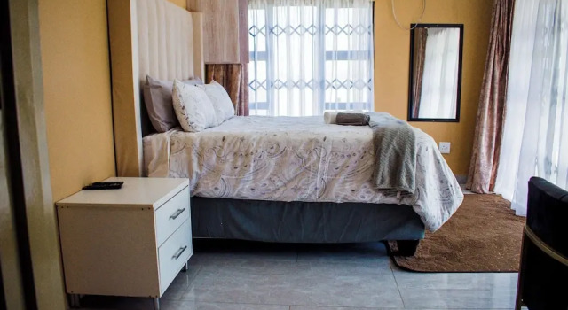 WoodMead Guest House & Events, Book Pension Hoteller i Manzini med pool, Swimmingpool