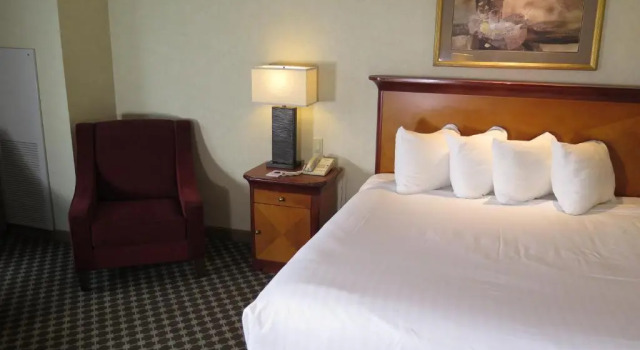 Четырёхместный номер Premier Harrahs Joliet Hotel & Casino - A Caesars Rewards Destination