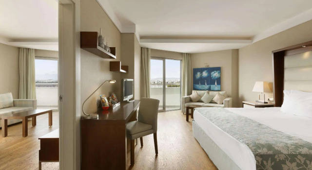 Двухместный люкс Ramada Plaza Antalya