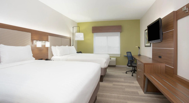 Четырёхместный номер Standard Holiday Inn Express & Suites Amarillo by IHG