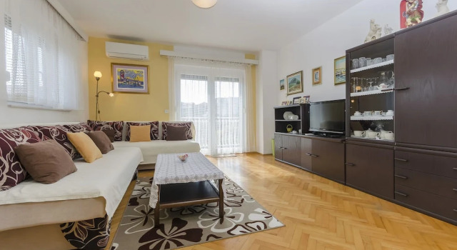 Apartment Lola