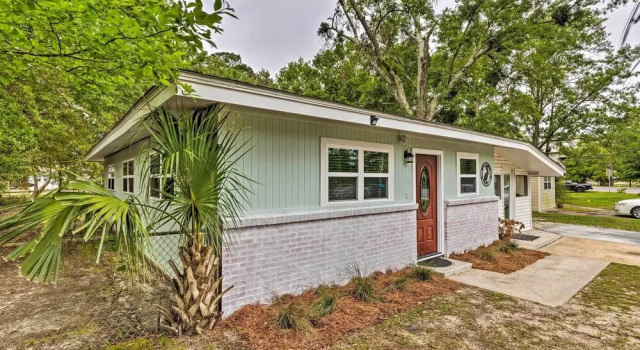 Ocean Springs Getaway - Walk to Beach & Downtown!, Забронировать Отель Оушен-Спрингс Миссисипи - побережье, рядом с Little Childrens Park