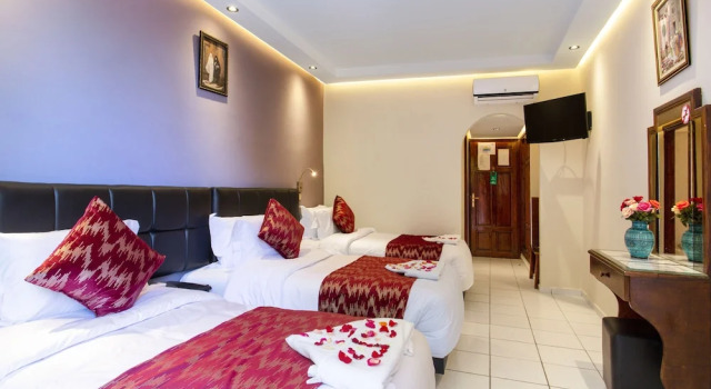 Трёхместный номер Standard с балконом Hotel Akabar
