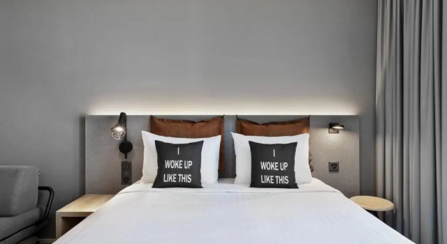 Номер Standard Moxy Bern Expo