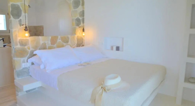 Chaido Studios, Prenota Hotel Plaka Milou 