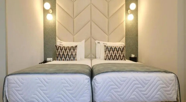 Трёхместный номер Standard с балконом Patria Hotel