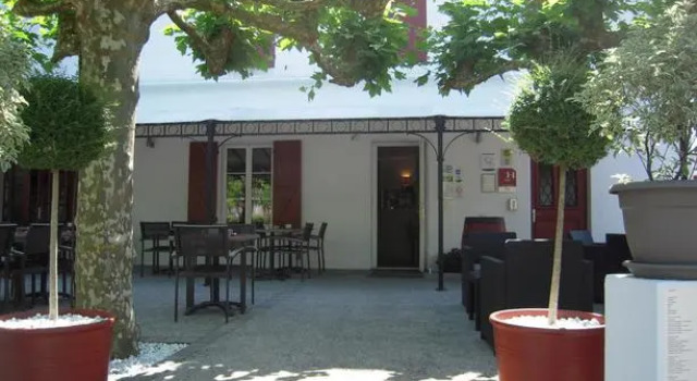 Hôtel Auberge lEstanquet, Buchen Sie Hostel Urt 