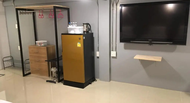 ICON HOSTEL, Забронировать Хостел Отели Бангкока с парковкой, рядом с Университет Таммасат, Парковка