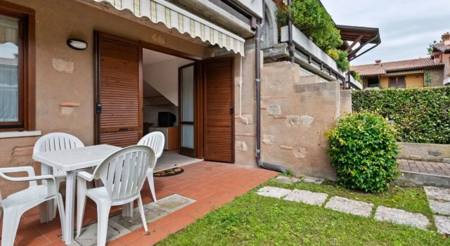Коттедж Vibrant Holiday Home in Lazise with Swimming Pool near 2 Lakes