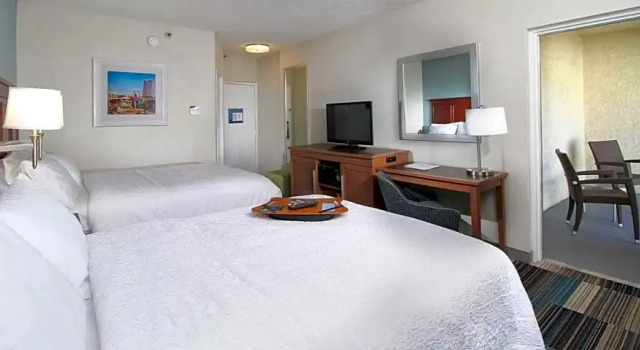 Четырёхместный номер Standard с балконом Hampton Inn Tucson-Airport