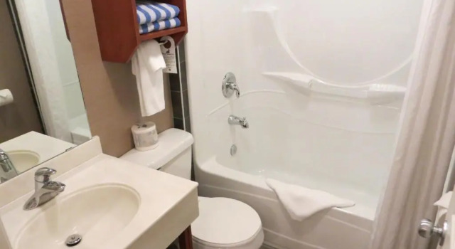 Четырёхместный номер Standard Mount Robson Inn