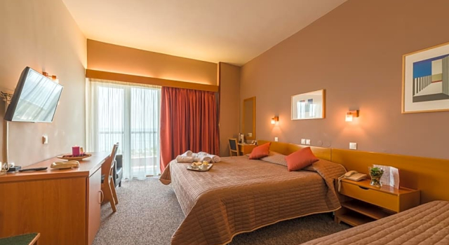 Номер с видом на море Queen Olga Hotel
